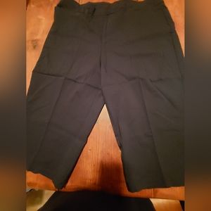 Susan Graver Ultra Stretch Pull-On Pedal Pushers with Pockets, black 1x